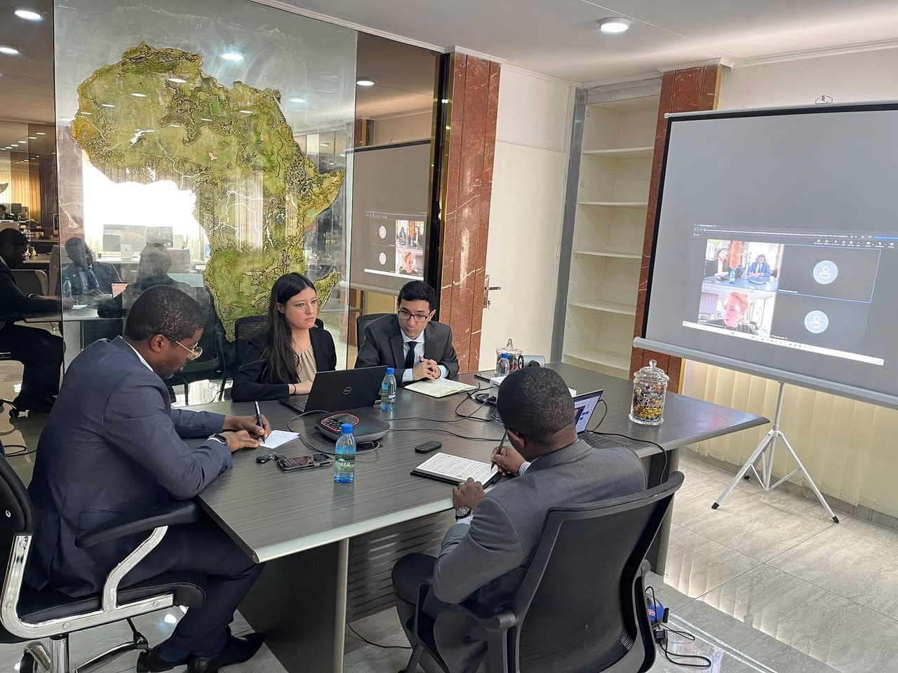 Revue stratégique des finances publiques avec la Banque mondiale